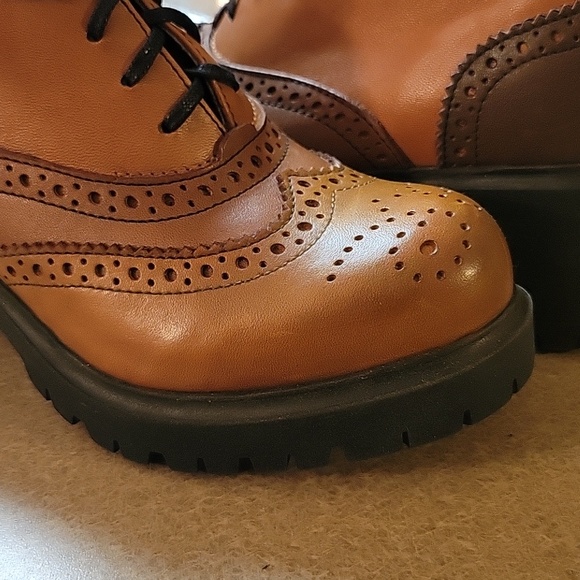 Shoes - Picture 6 of 8